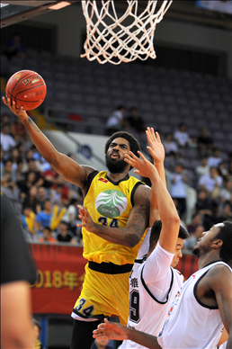  Shaanxi Xinda walked out at the end of the first game of the NBL finals, Anhui Wenyi won 102-96, and Xu Ji, vice chairman of the Basketball Association, was present