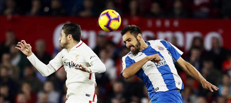 西甲联赛焦点战：马德里竞技vs巴塞罗那，两大豪门争夺西班牙足球霸主地位