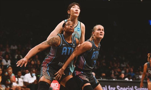 WNBA季后赛首轮争夺战：梦想队和飞翼队在9月20日的比赛中将展现怎样的战术和风格？