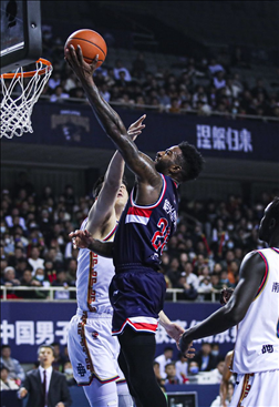 周琦谈中国篮球与世界差距大：努力缩小差距，展望篮球未来
