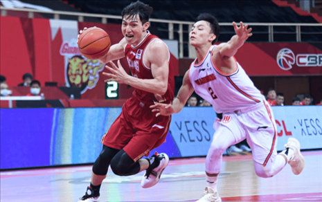 辽宁男篮四年内三次捧杯，与广东队并列成为CBA最近六个赛季夺冠总次数最多的球队