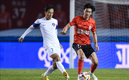长春亚泰在中超联赛第27轮的客场挑战，能否打破深圳队的防线？