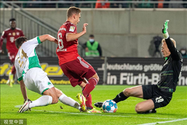 斯图加特vs霍芬海姆：德甲联赛第九轮的重头戏，两支球队的历史交锋和近期表现如何？