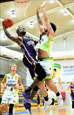 墨尔本凤凰队NBL战绩榜上有名，成为澳大利亚篮球联赛焦点