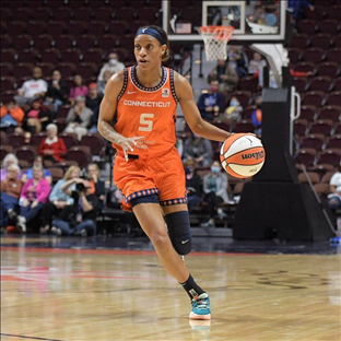 2023年WNBA季后赛：太阳与火花的激烈对决即将上演！