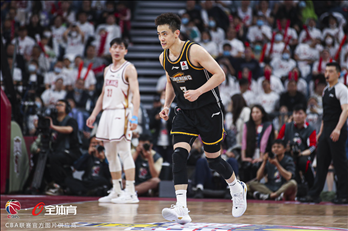 黄明昊：跨界篮球的新星，未来的中国篮球领军人物