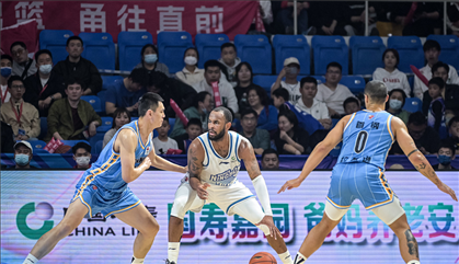 易建联：中国篮球的领军人物，NBA的常客