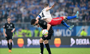 德甲联赛：豪门对决！拜仁慕尼黑vs门兴格拉德巴赫，谁能在巅峰对决中胜出