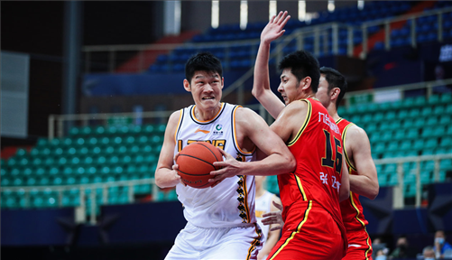 CBA广东男篮队球员名单解析，广东篮球队的中锋是谁？
